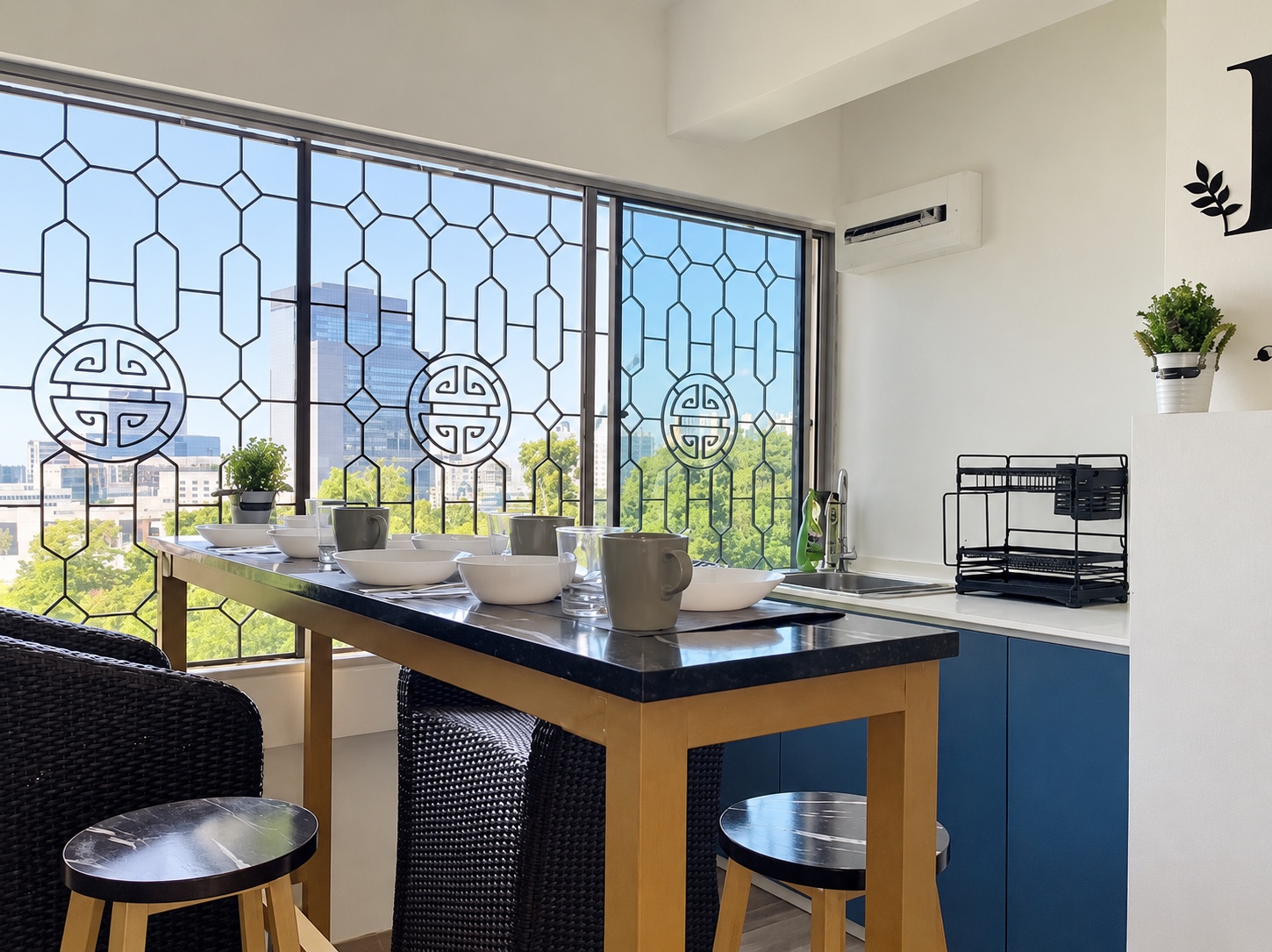 Ventura shared dining area with a breakfast counter, stools and large windows overlooking the city
